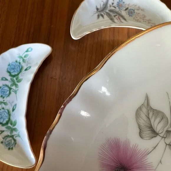 Vintage Half Moon Crescent China Dishes Bone Plates Painted Gold Trim Floral - Picture 4 of 4